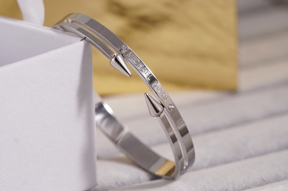 Hướng dẫn kinh nghiệm chọn mua vòng tay Michael Kors Blog Trang Sức Trang Sức Đá Quý Trang Sức Bạc Trang Sức Phong Thủy #12 Hướng dẫn kinh nghiệm chọn mua vòng tay Michael Kors Blog Trang Sức Trang Sức Đá Quý Trang Sức Bạc Trang Sức Phong Thủy